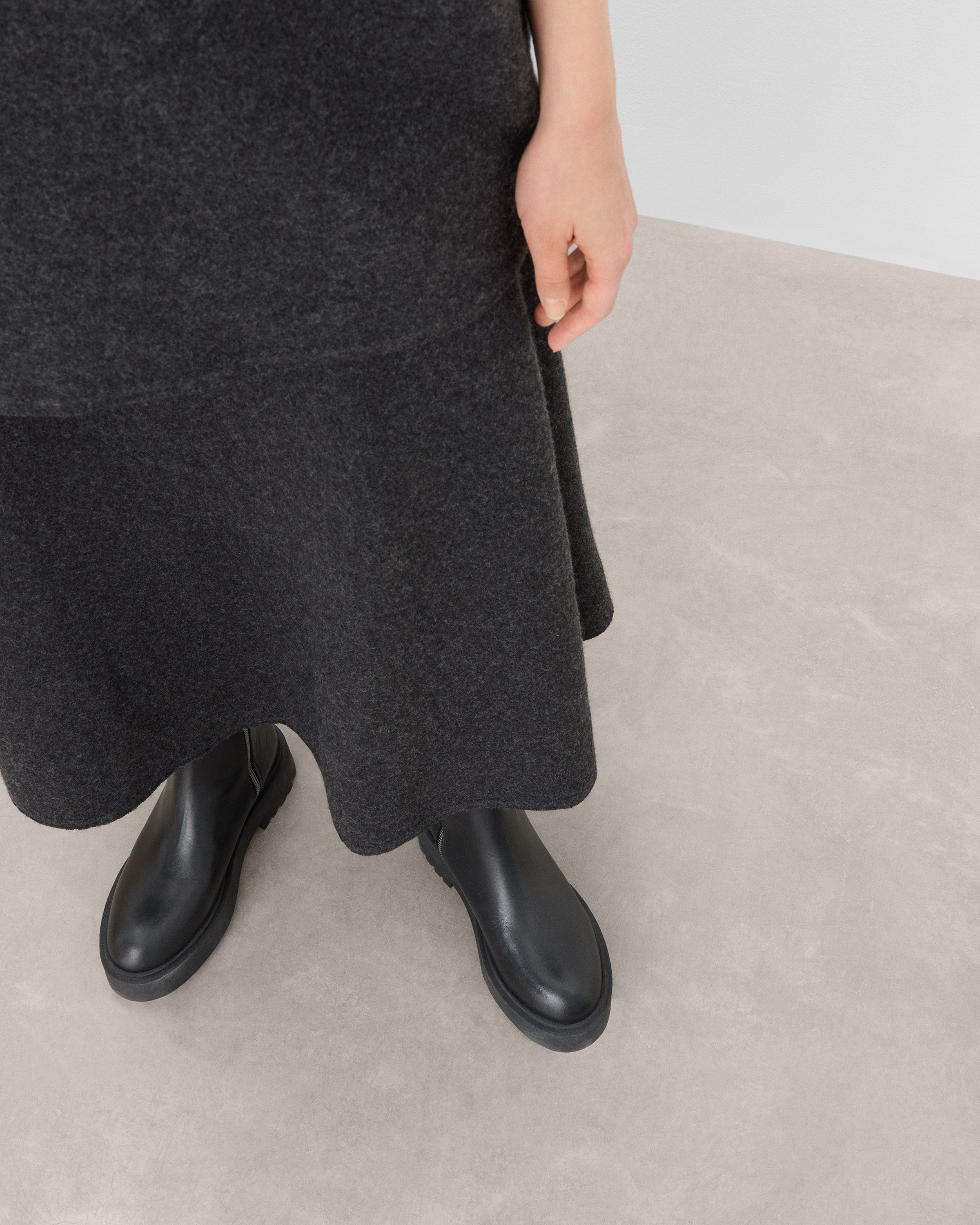 Assia Leather Black