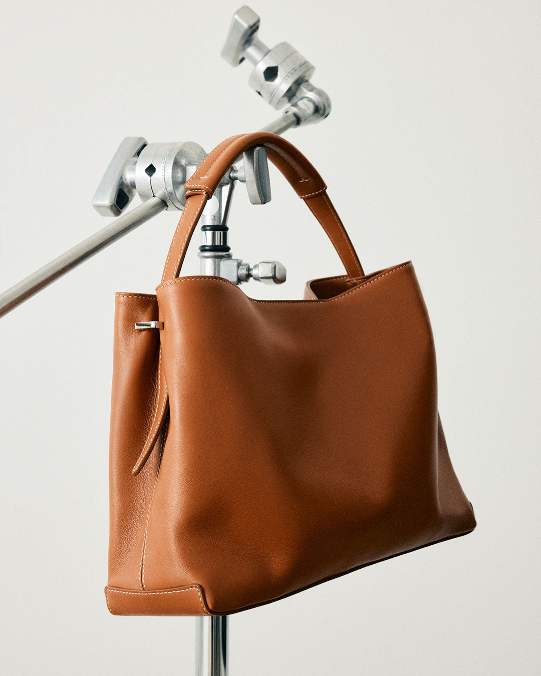 Harper Grande Handbag Leather Cognac