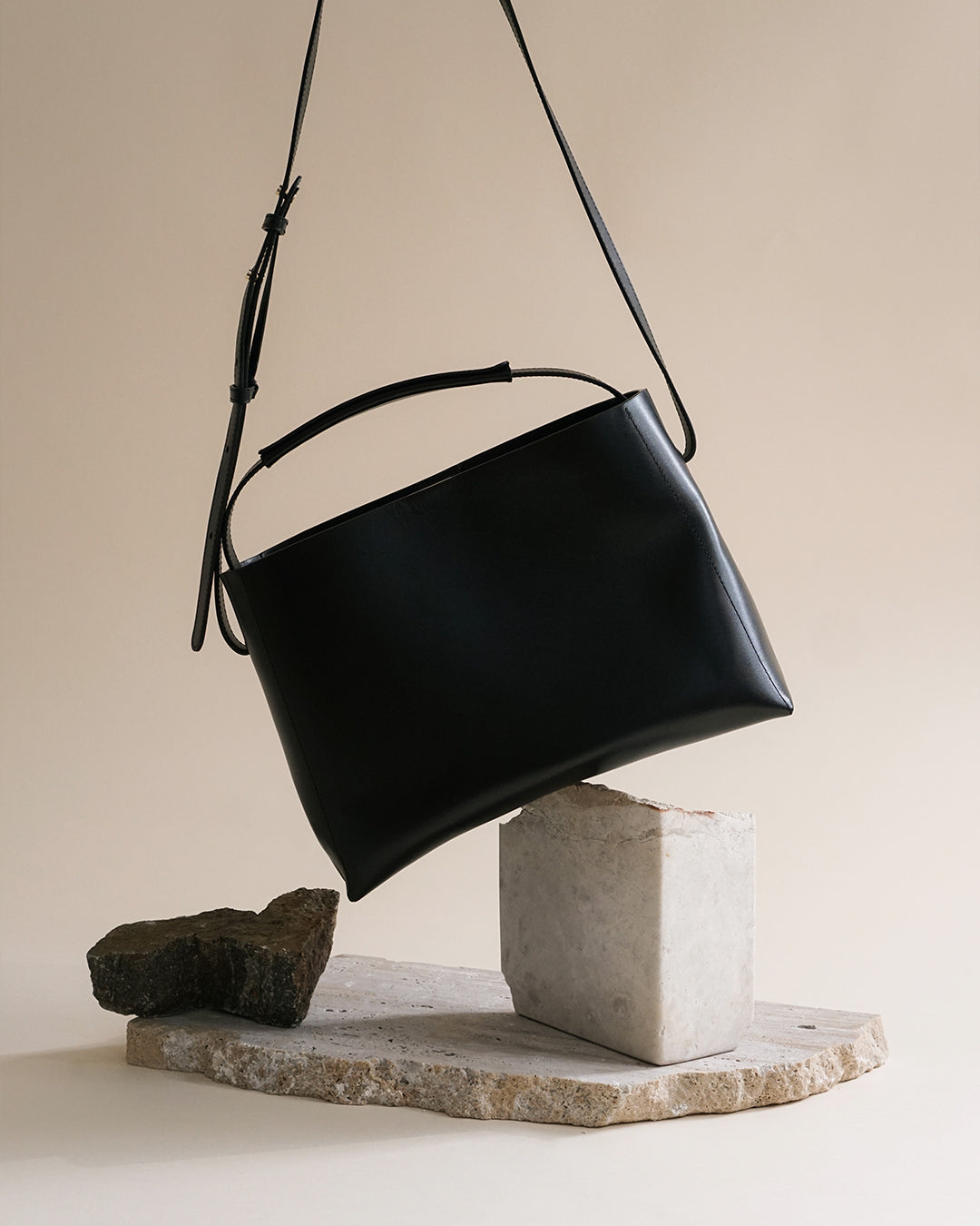 Hedda Grande Handbag Leather Black