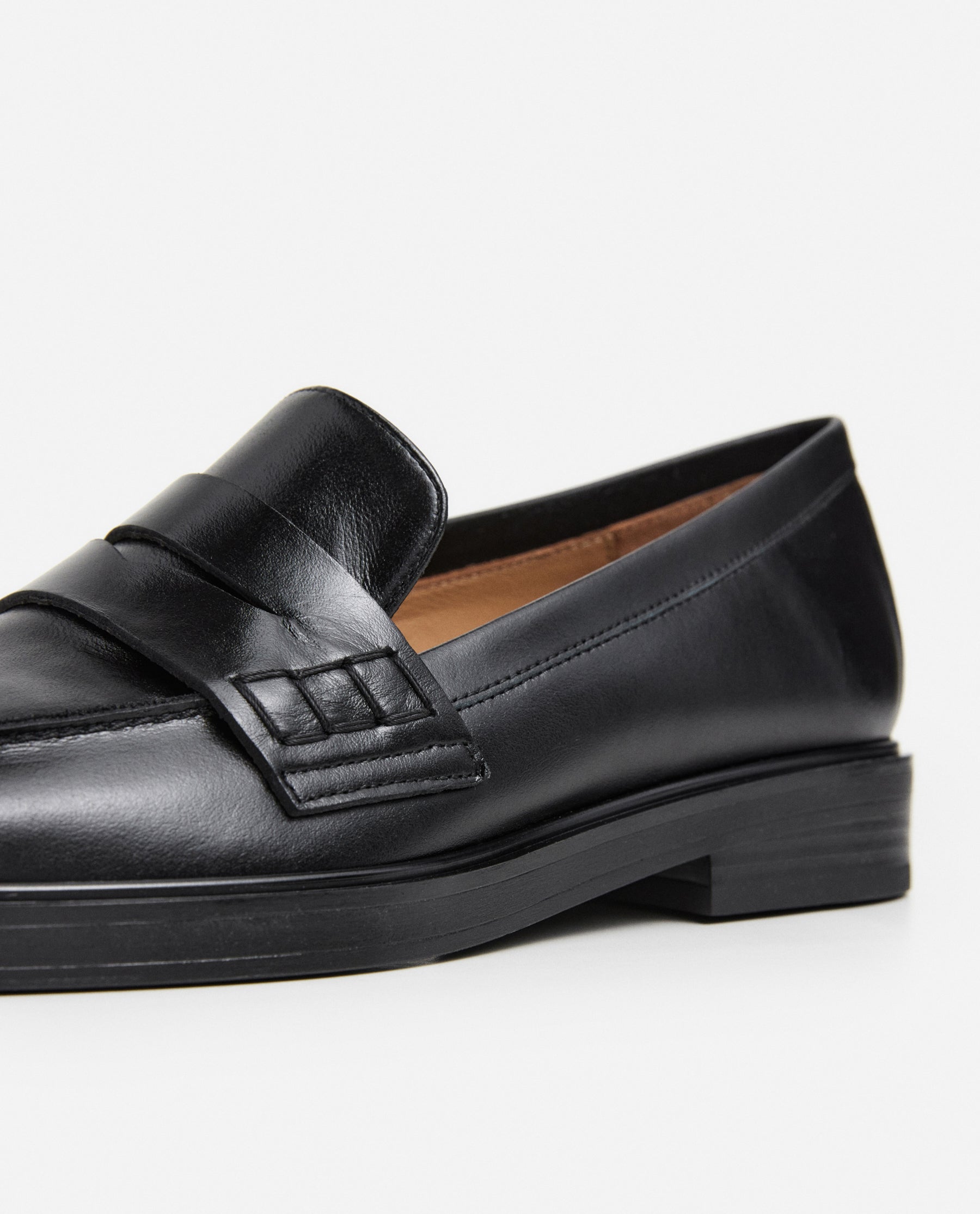 Sara Leather Black