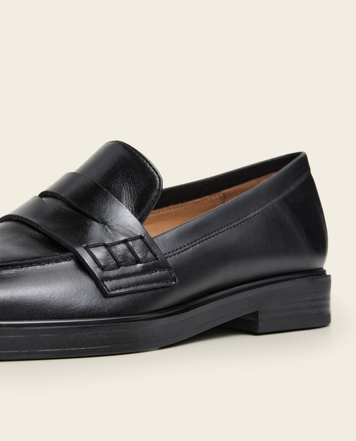 Sara Leather Black